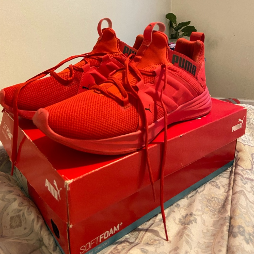 MENS RED PUMAS